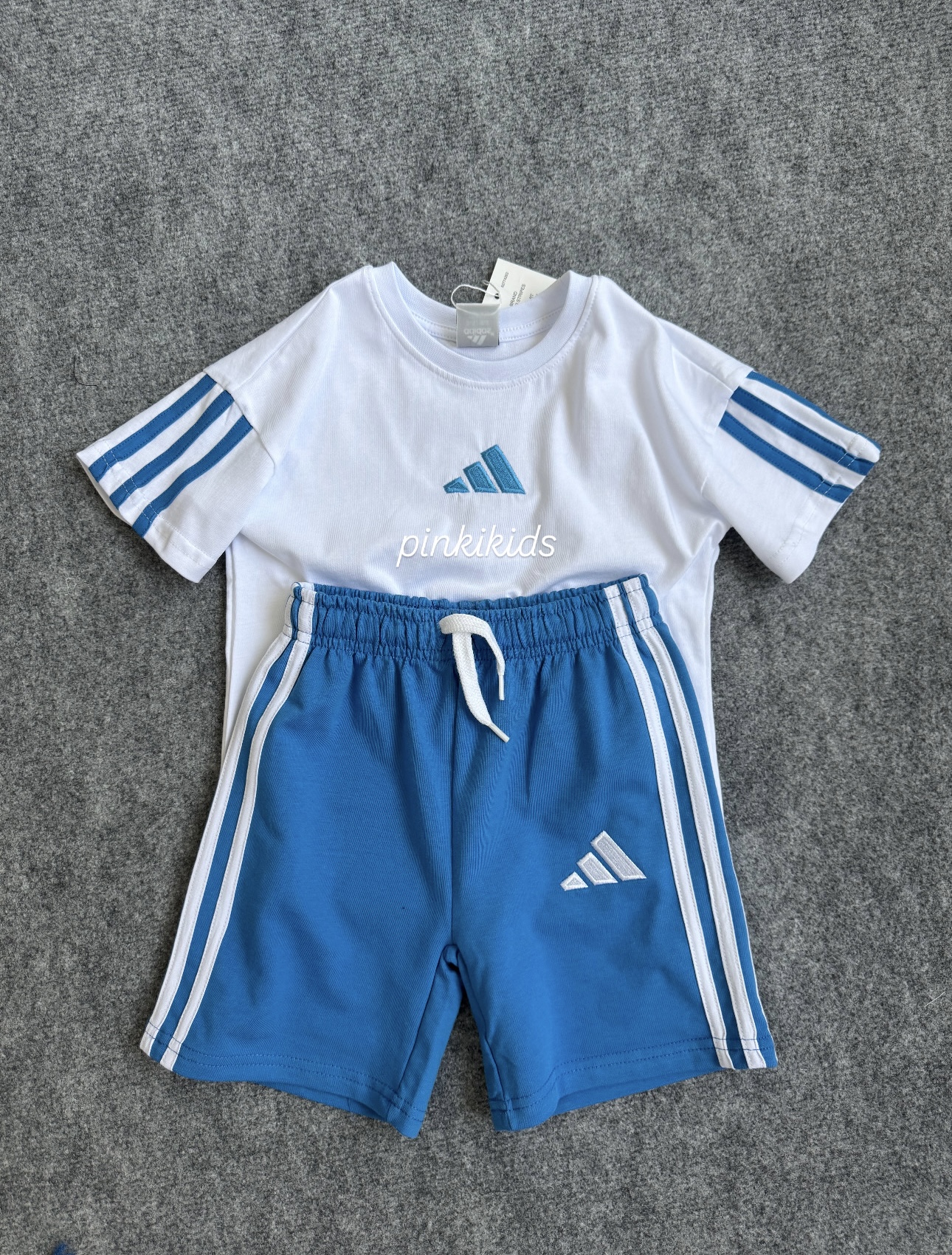 Mavi Şortlu Adidas Takım