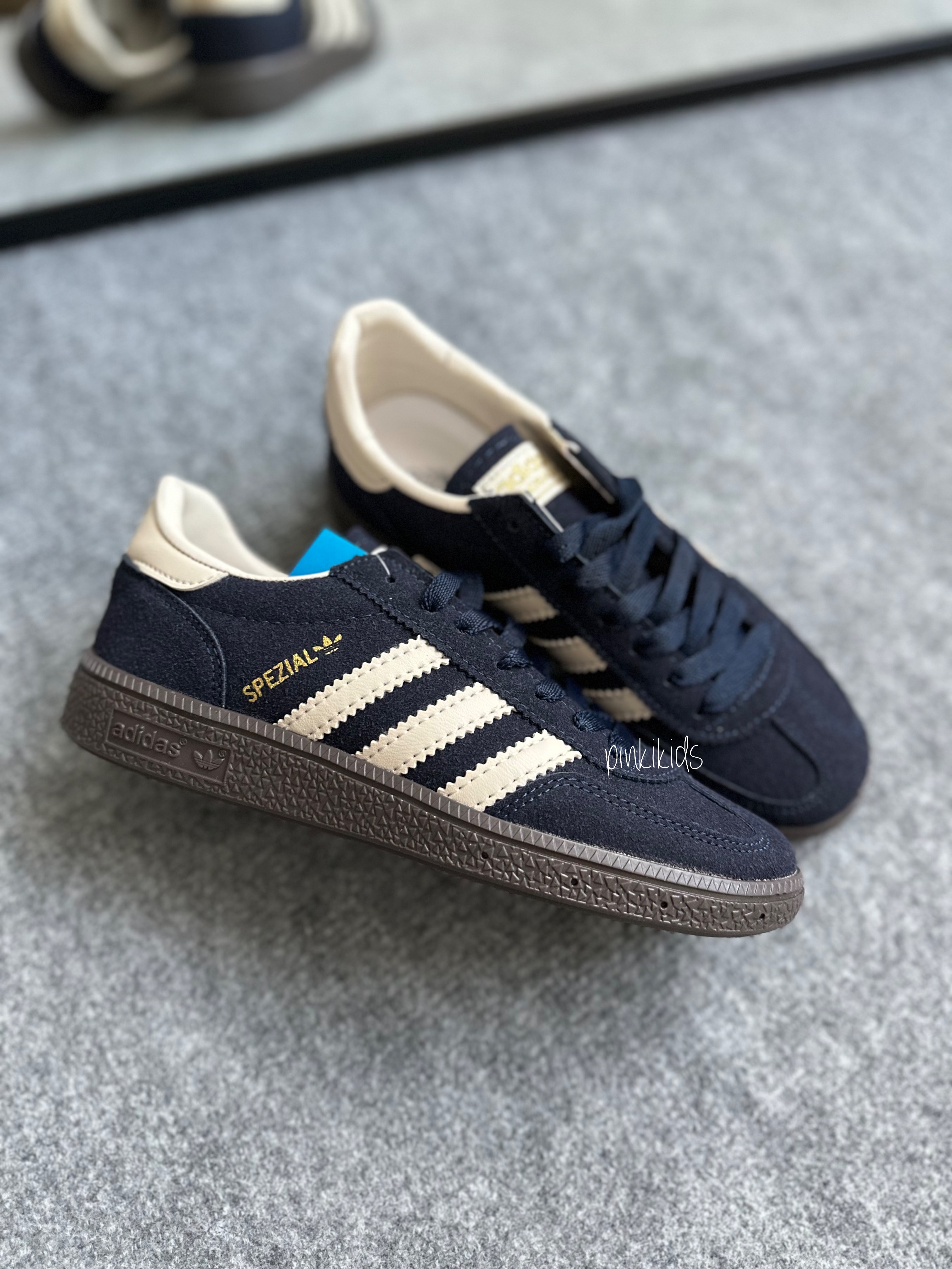 Lacivert Spezial Sneaker